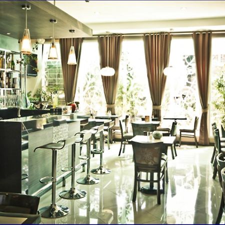 Avitel Hotel Makati City Екстер'єр фото