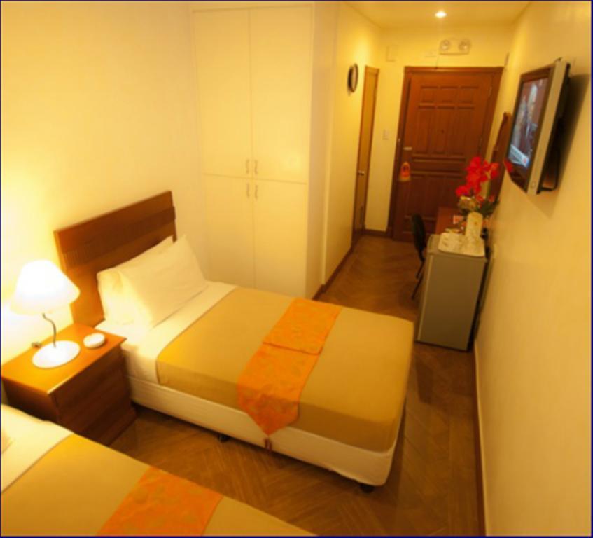 Avitel Hotel Makati City Номер фото