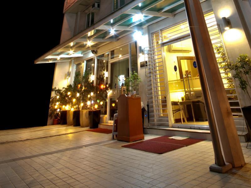 Avitel Hotel Makati City Екстер'єр фото