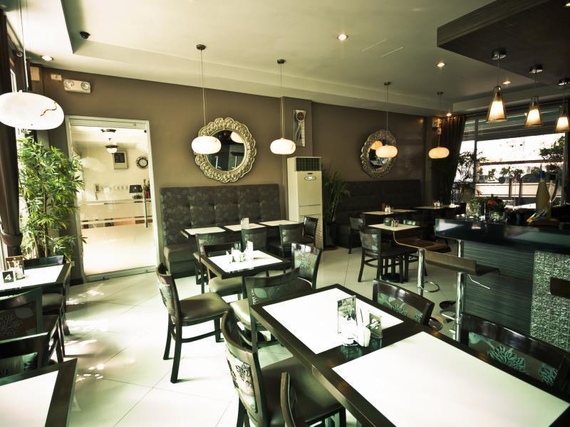 Avitel Hotel Makati City Екстер'єр фото
