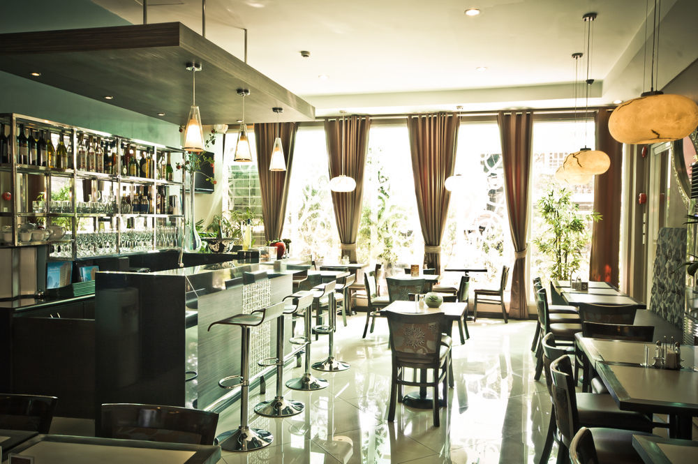 Avitel Hotel Makati City Екстер'єр фото