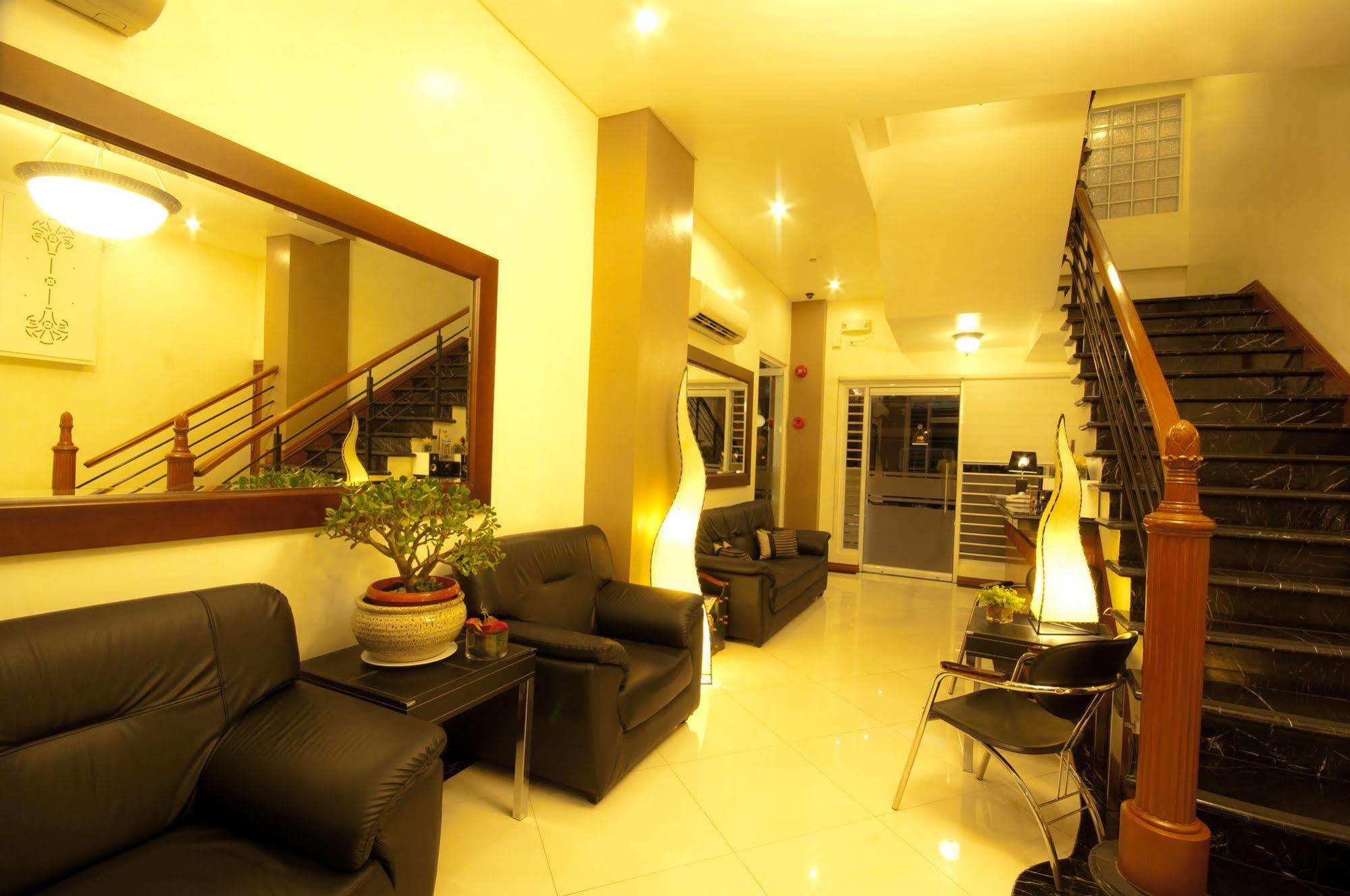 Avitel Hotel Makati City Екстер'єр фото