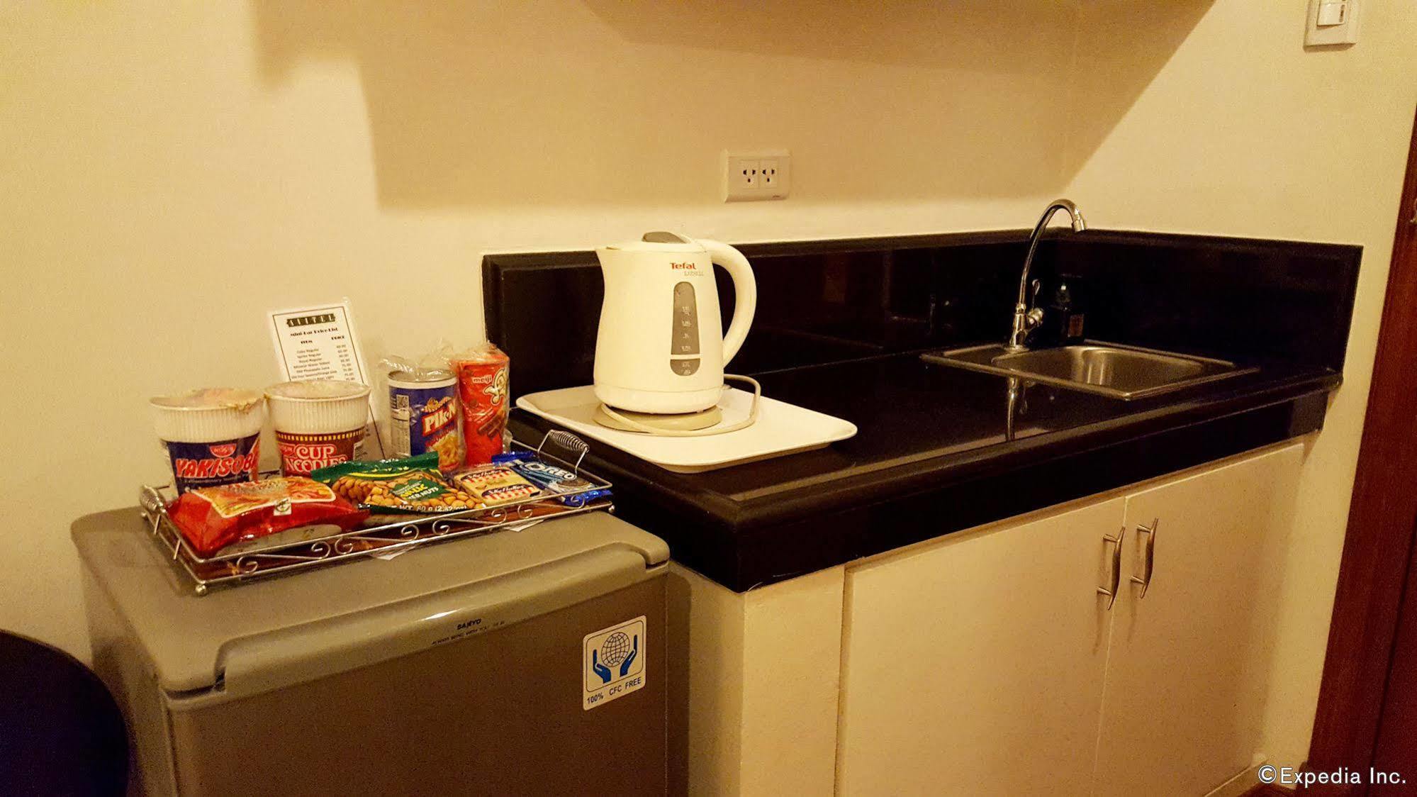 Avitel Hotel Makati City Екстер'єр фото