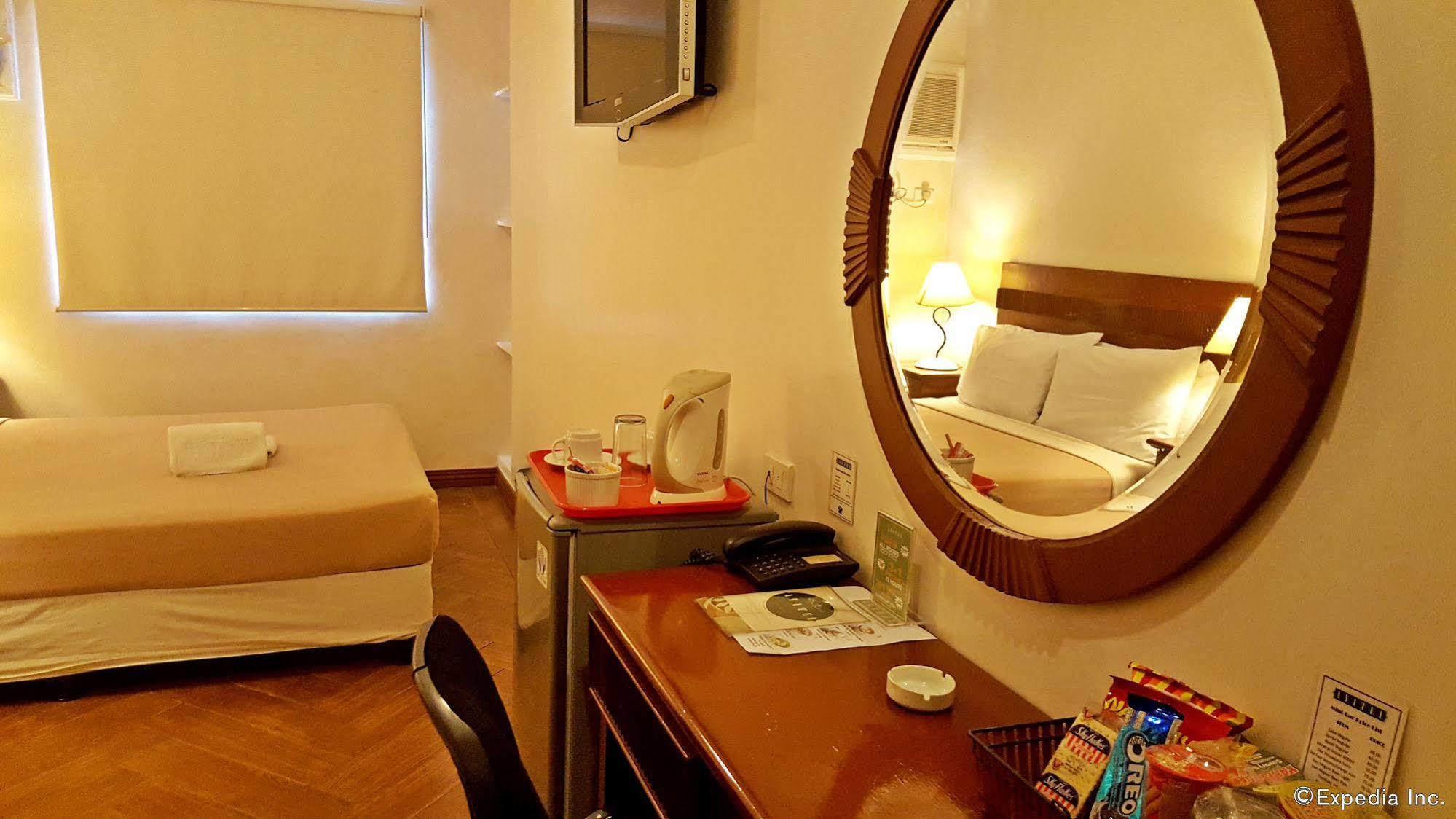 Avitel Hotel Makati City Екстер'єр фото