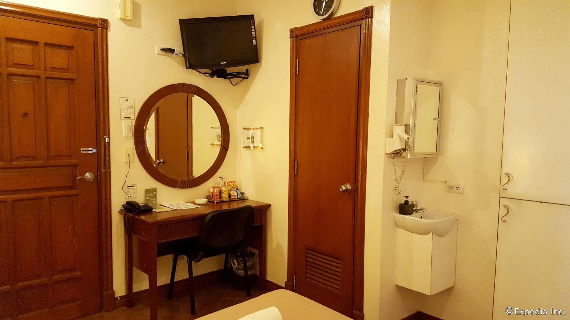 Avitel Hotel Makati City Екстер'єр фото