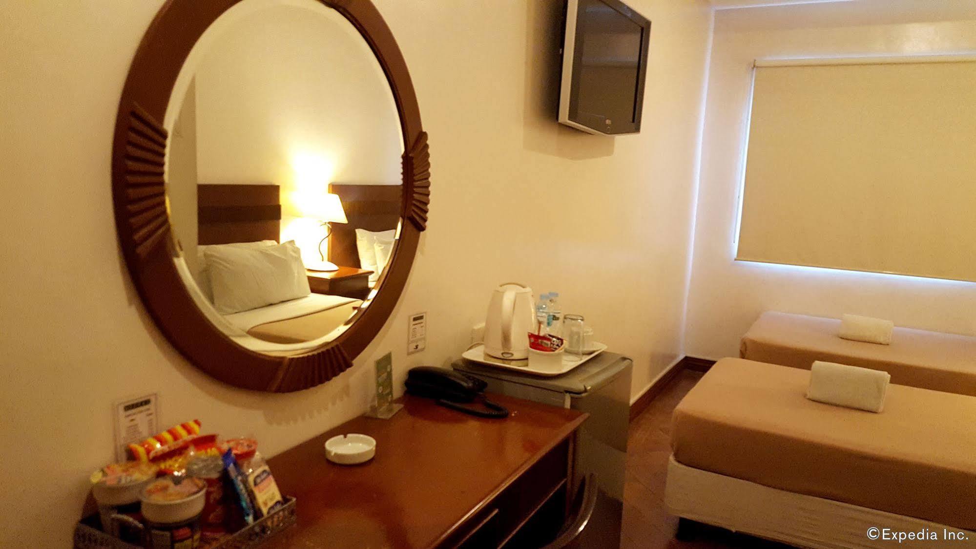 Avitel Hotel Makati City Екстер'єр фото