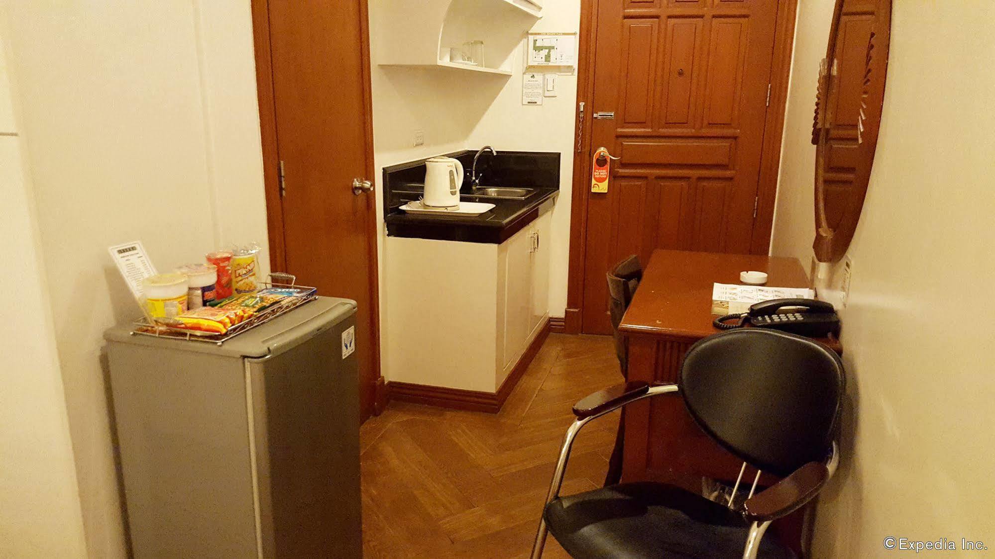 Avitel Hotel Makati City Екстер'єр фото