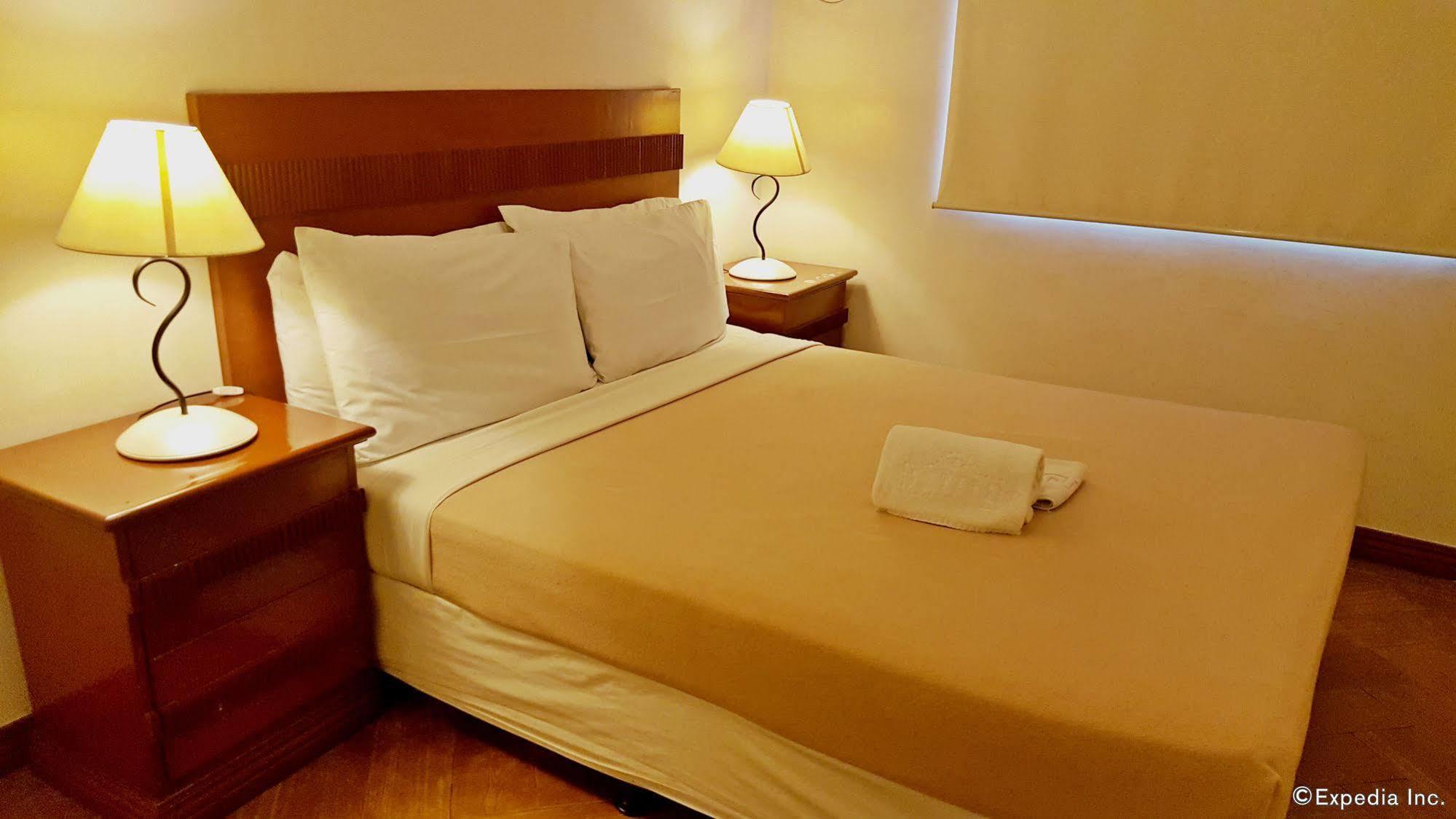 Avitel Hotel Makati City Екстер'єр фото