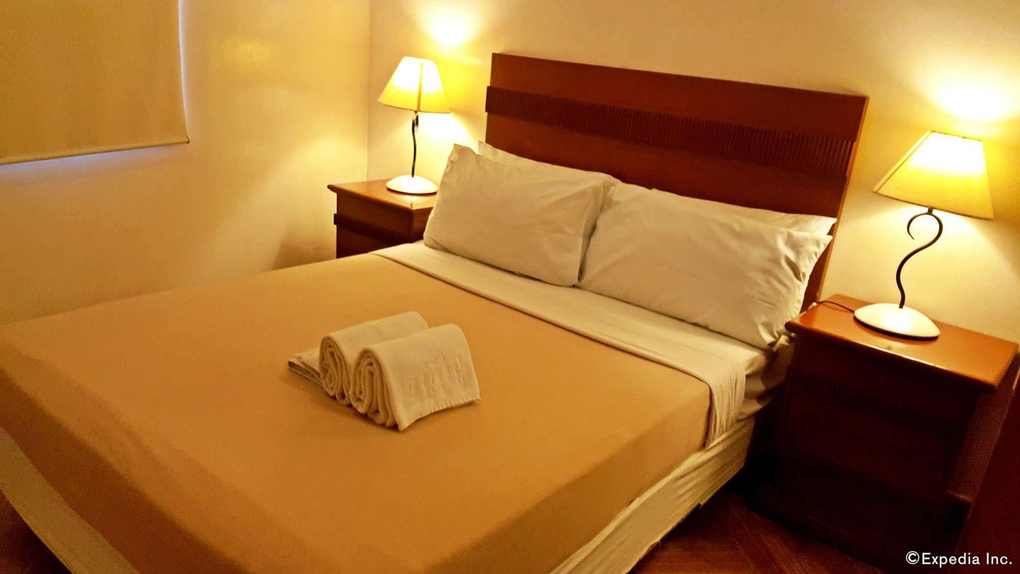 Avitel Hotel Makati City Екстер'єр фото