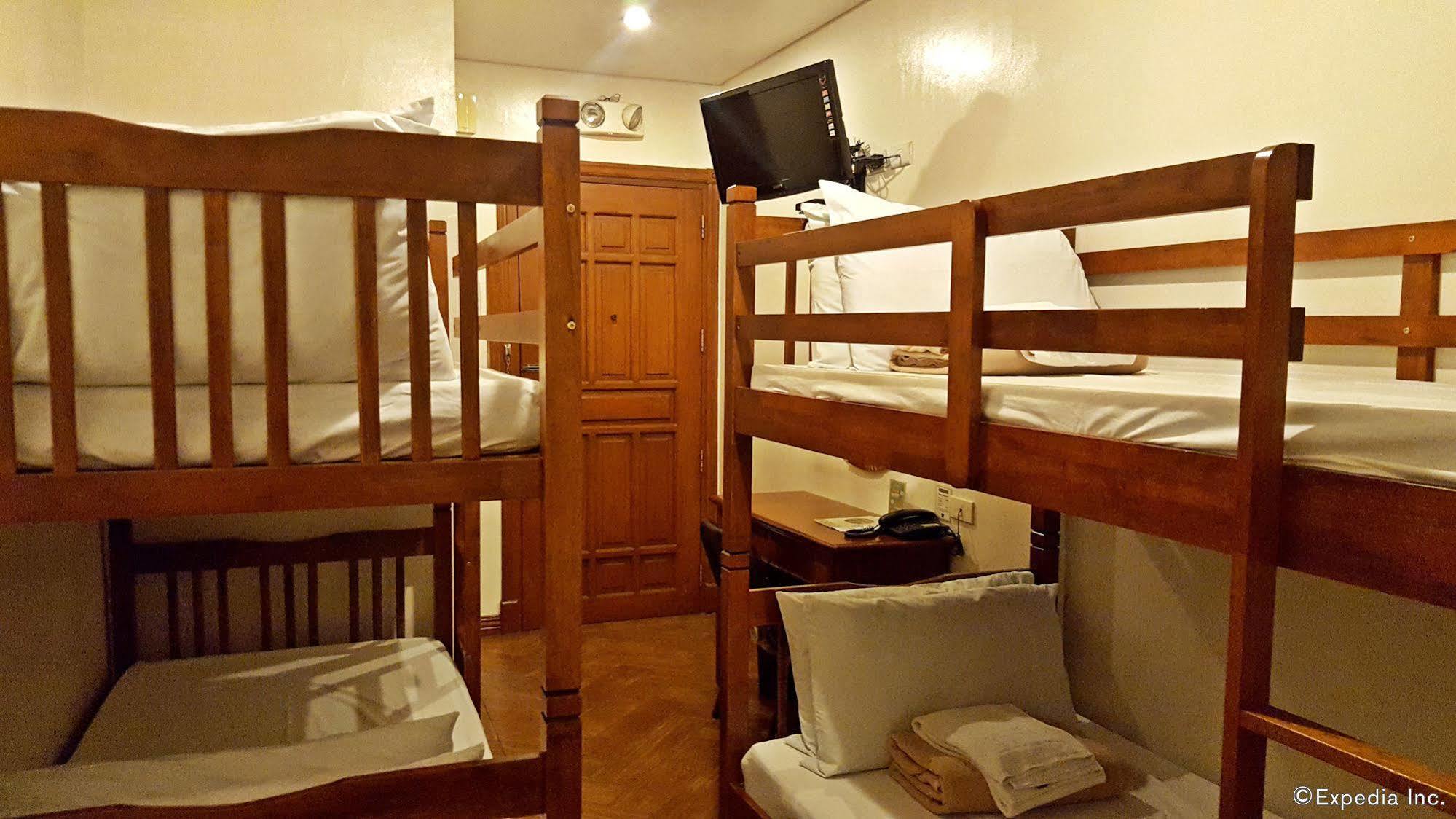 Avitel Hotel Makati City Екстер'єр фото