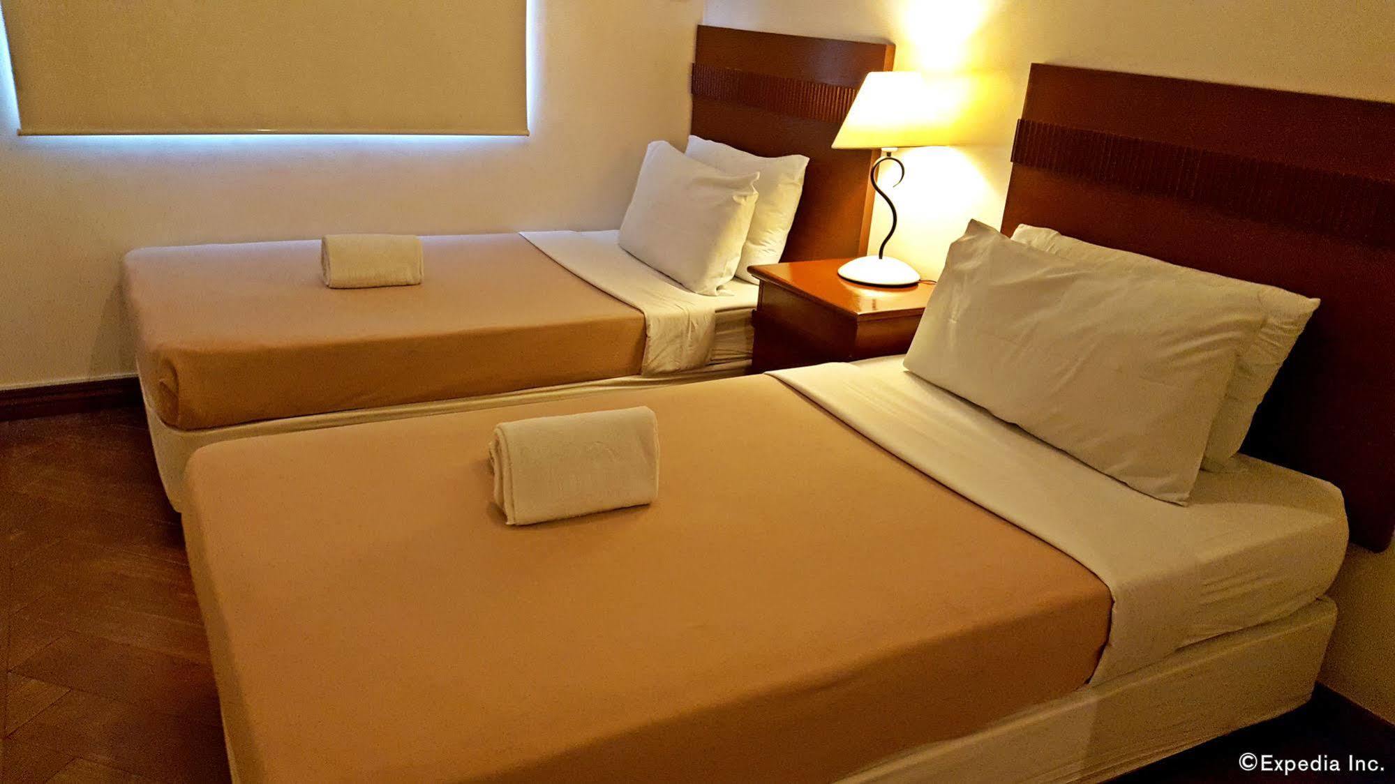 Avitel Hotel Makati City Екстер'єр фото