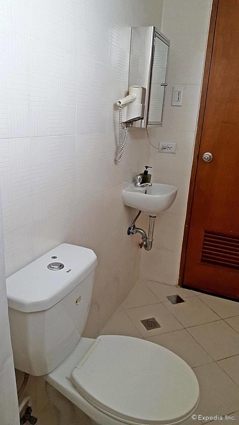 Avitel Hotel Makati City Екстер'єр фото