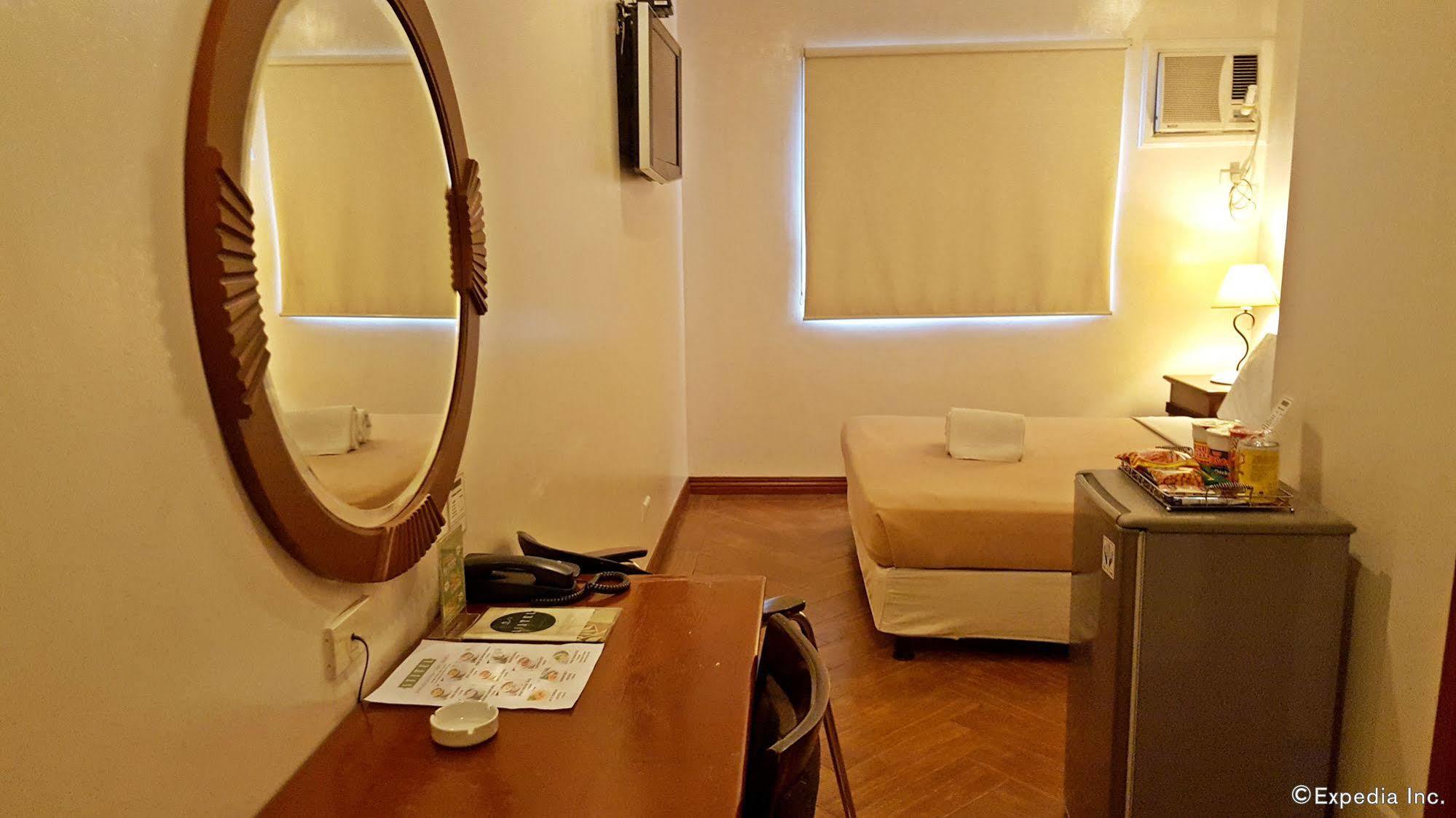 Avitel Hotel Makati City Екстер'єр фото