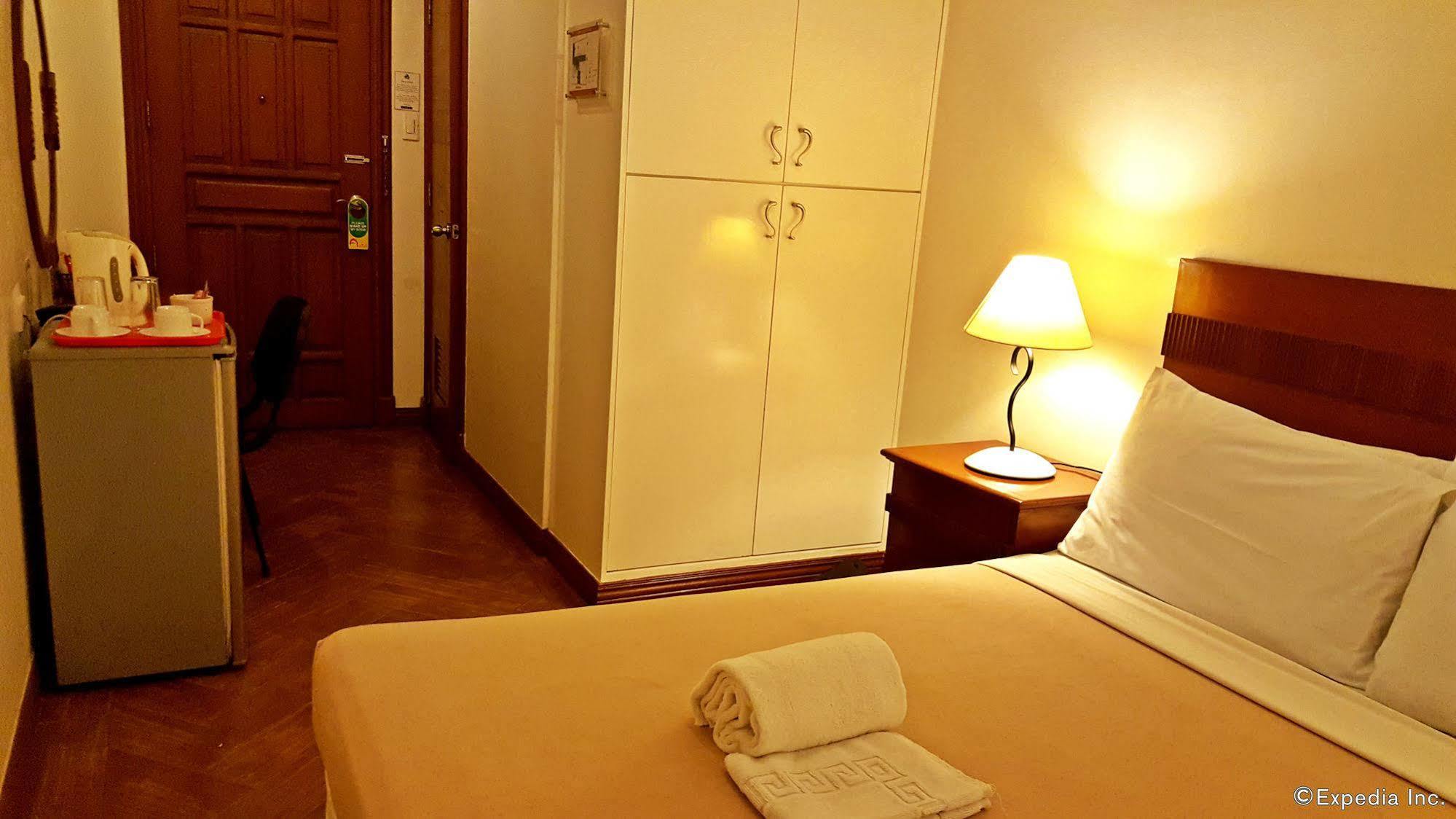 Avitel Hotel Makati City Екстер'єр фото