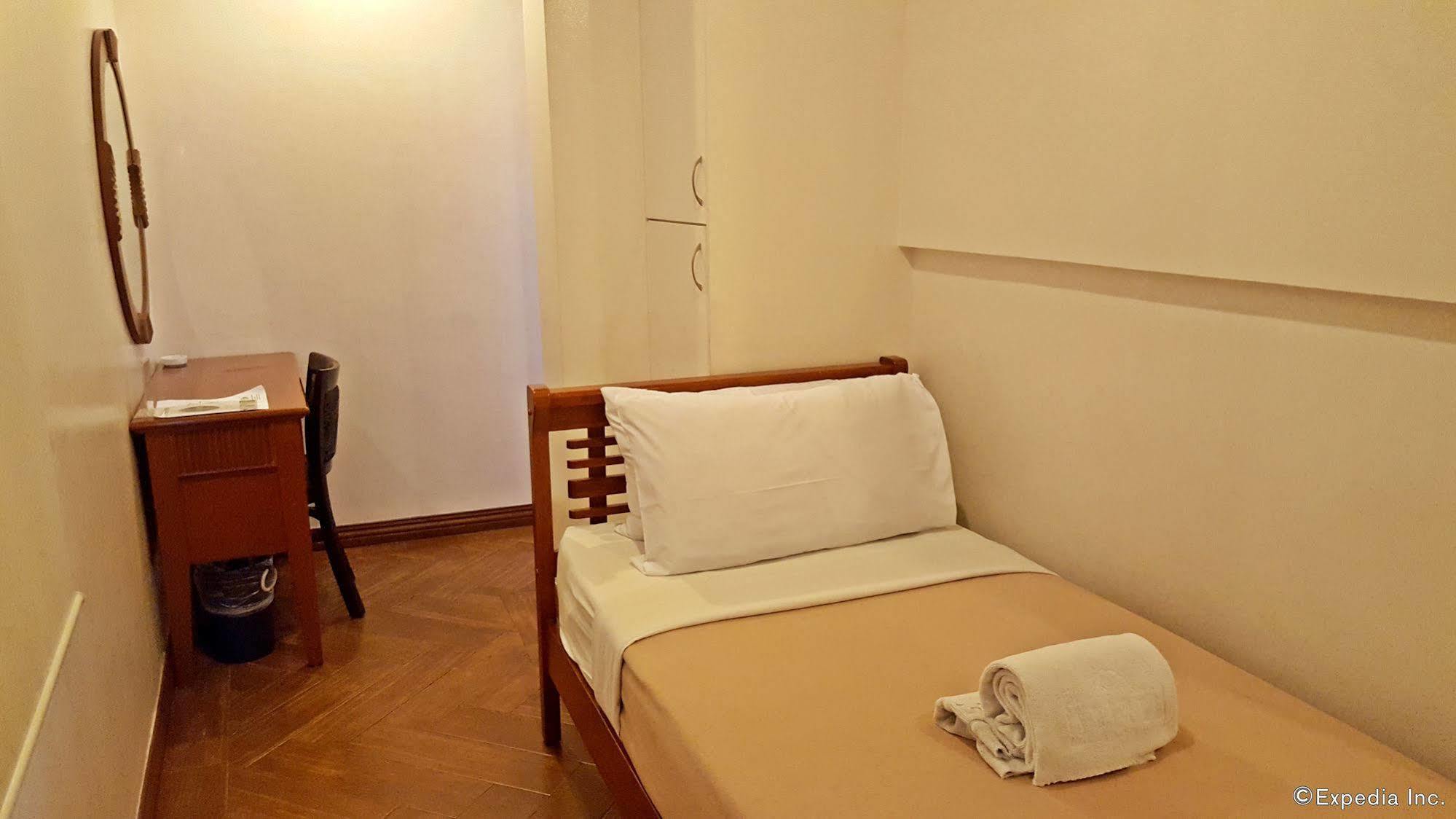 Avitel Hotel Makati City Екстер'єр фото